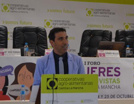 Un centenar de mujeres en Almagro participa en el I Foro de Mujeres Cooperativistas de la regi�n 