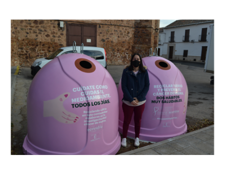 El Ayuntamiento anima a reciclar “vidrio por ellas” en  los contenedores instalados en la explanada de la Antigua Universidad Renacentista 
