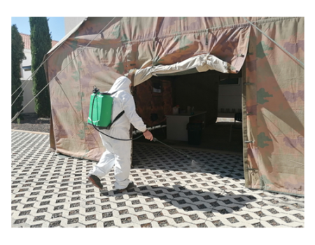 Los sanitarios del servicio de emergencias 112 vuelven hoy a realizar pruebas PCR a los alumnos confinados por prevenci�n del colegio Diego de Almagro