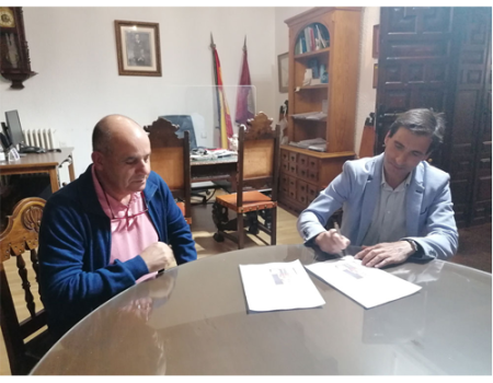 La Compa��a Romana recibe del Ayuntamiento una pintura de un Armao para su sede