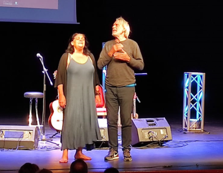 Luis Pastor llena el Teatro Municipal en la segunda jornada del Encuentro Nacional de Poes�a Espa�ola