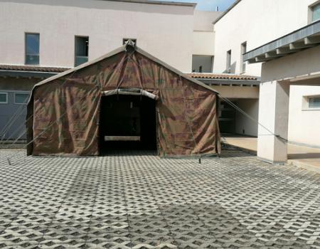 El centro de salud instala una carpa exterior para la realizaci�n de las pruebas PCR