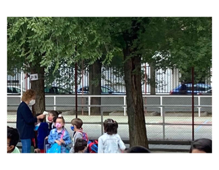 El AMPA del colegio Diego de Almagro colabora con la adquisici�n de 18 term�metros para agilizar la entrada el centro