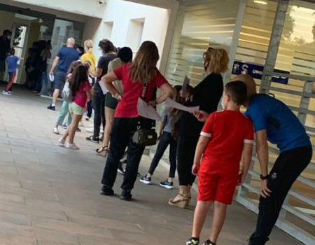 El servicio de emergencias 112 realiza PCR a las seis clases confinadas del colegio Diego de Almagro 