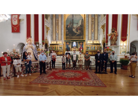 La Esclavitud de la Santa Veracruz reconoce a sus hermanos con m�s de 25 y 50 a�os en la Hermandad