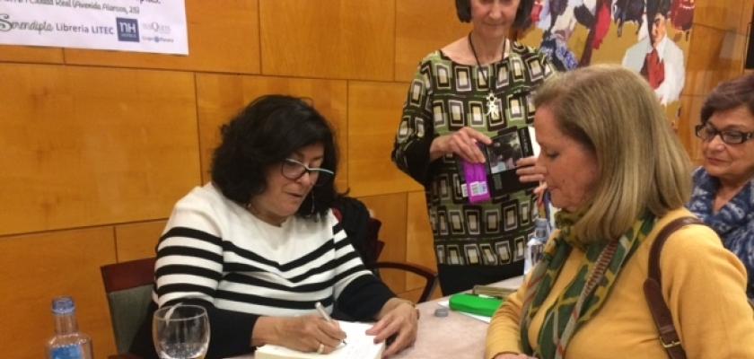 Recordamos con nostalgia aquellos d�as en que el Club de Lectura de la Biblioteca acud�a a las presentaciones de libros, invitado por la Biblioteca del Estado de Ciudad Real. 