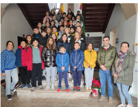 Alumnos del colegio del Paseo Viejo de la Florida se meten en el papel de alcalde y concejales