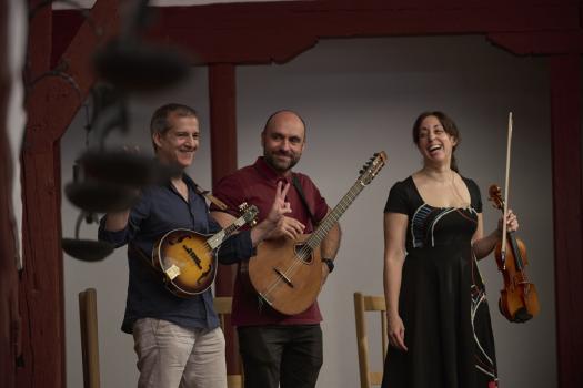 Almagro se abre al teatro en otros formatos con la presentaci�n del disco de Nao d' amores y el libro en que Fernando Aguado cuenta �Morboria en verso�