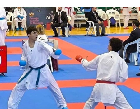 Almagro se siente orgulloso de sus j�venes karatecas