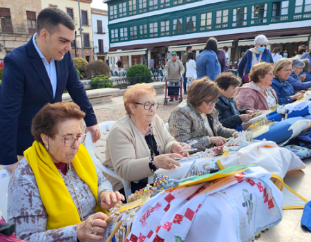 Almagro cumple 25 a�os reuniendo a encajeras de toda Espa�a