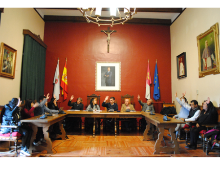 El Ayuntamiento concede la medalla de la ciudad a la Hermandad de Nuestra Se�ora de la Soledad