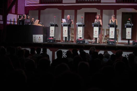 RNE brinda en el Corral de Comedias una Ficci�n Sonora �bonita de escuchar, pero tambi�n de ver� sobre Entre bobos anda el juego