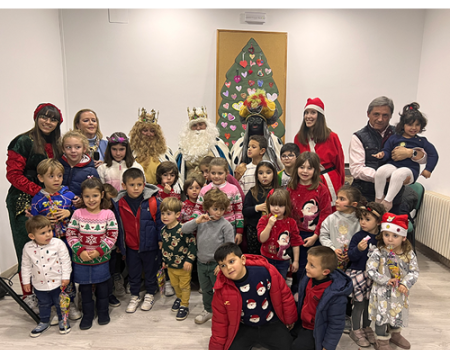 Los ni�os m�s lectores son premiados en la Fiesta de Navidad de la Biblioteca Municipal