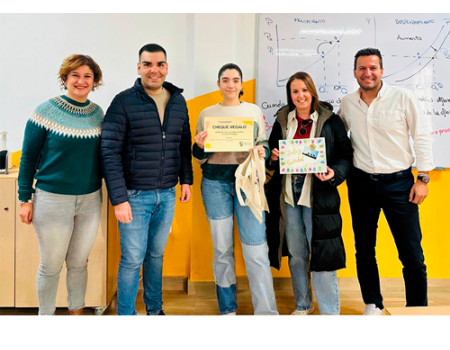 El dibujo de Emma Vicente de 1� de Bachillerato del Instituto Antonio Calvin ser� la imagen oficial de la Navidad almagre�a 2024