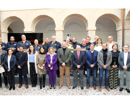 La agrupaci�n de Protecci�n Civil de Almagro recibe nuevos uniformes 
