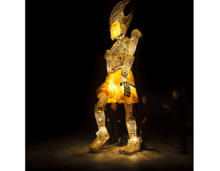 El espect�culo de t�teres gigantes ‘Lumen’ en la Plaza Mayor inaugura el 47 Festival Internacional de Teatro Cl�sico 