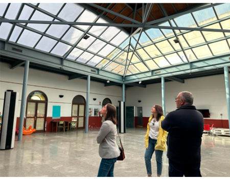 El Ayuntamiento repara la cubierta acristalada del Centro de Ocio