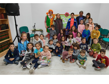 La Biblioteca Municipal premia a los ni�os m�s lectores  