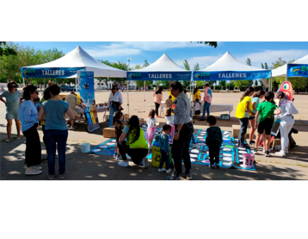 M�s de 150 ni�os y ni�as de Almagro tomaron parte en las acciones de sensibilizaci�n sobre el reciclaje en la 19� Ecorace Media Marat�n