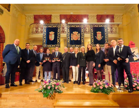 La Hermandad de La Soledad recibe el premio ‘Mu�idor’ de la COPE