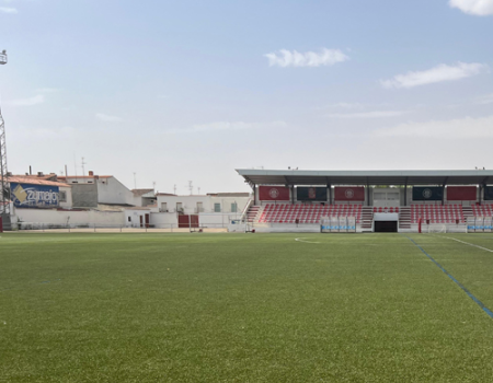 El Ayuntamiento informa sobre la instalaci�n del c�sped del campo de f�tbol