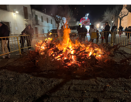Las festividades de los Santos Viejos comenzaron, un a�o m�s, con las hogueras de San Ant�n