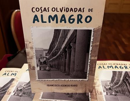 Un libro recoge las m�s de 80 historias contadas en el programa 'Cosas olvidadas de Almagro’ de Onda Almagro