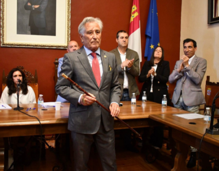 Francisco Ure�a asume la Alcald�a de Almagro tras prosperar la moci�n de censura presentada por PSOE y Por Almagro