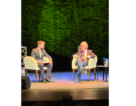 La concejal de Cultura, Mari�n Ure�a, destaca la vigencia de la poes�a en tiempos de obsolescencia programada 