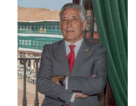 El alcalde invita a Pedro Almod�var a rodar en Almagro tras su deseo de regresar a la localidad