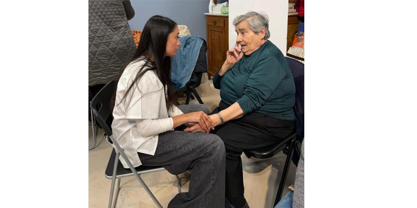 Encajeras de Almagro participan en un taller de bienestar f�sico promovido por el Grado de Fisioterapia de la UCLM