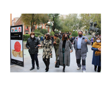 Artesanos almagre�os participan en la exposici�n 𠇎l Paseo de los Artesanos” instalada en la Plaza del Pilar de Ciudad Real