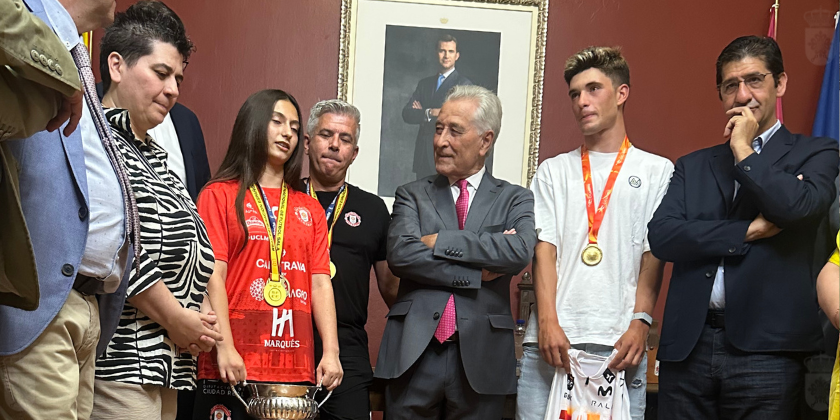 El gobierno regional recibe a las vencedoras del Campeonato de Clubes sub-16 de Españas de fútbol sala y al campeón sub-23 de ciclismo