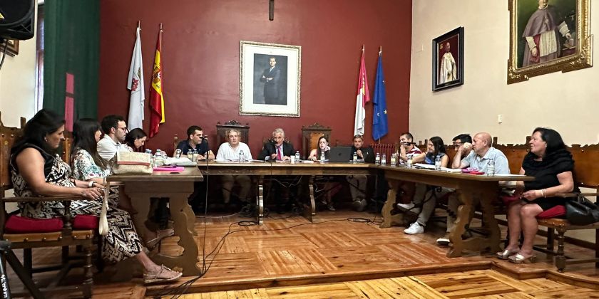 El Pleno de 28-5-26 aprueba nuevas tasas para bodas, terrazas y el uso del Mercado de Abastos