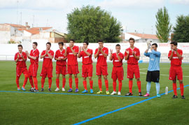 Los juveniles remontan en su debut en casa