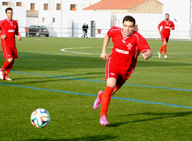 Un enorme Almagro se carga al líder en el Manuel Trujillo