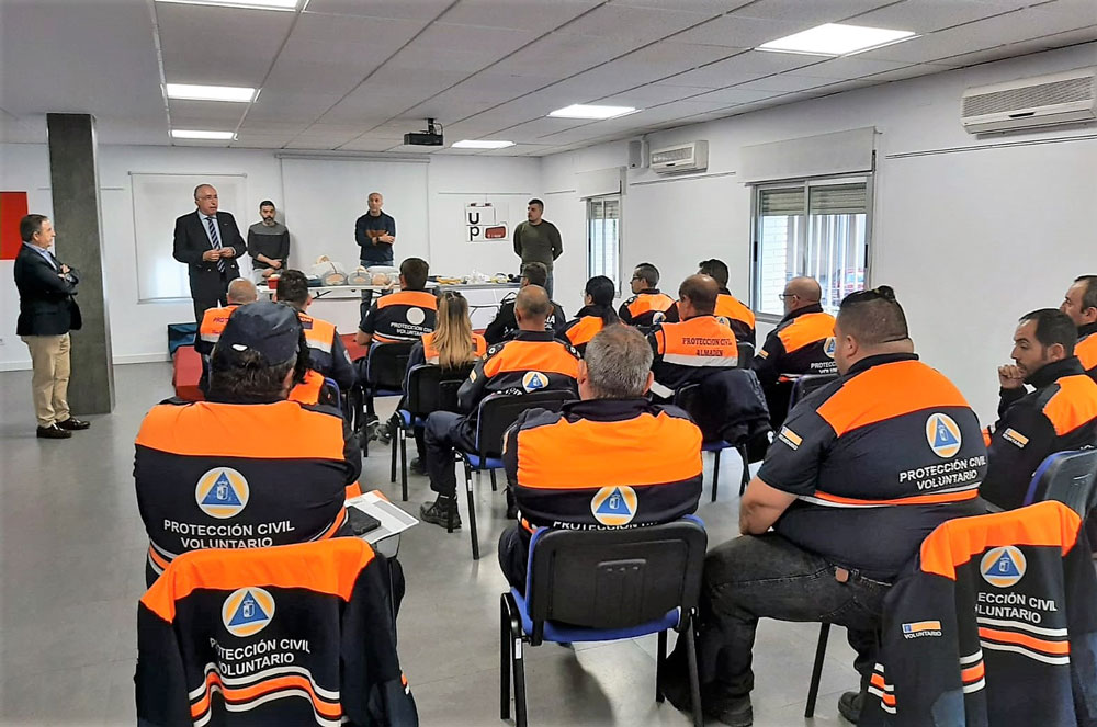 La agrupación de Protección Civil de Almagro participa en el curso para renovar el carnet para utilizar el desfibrilador