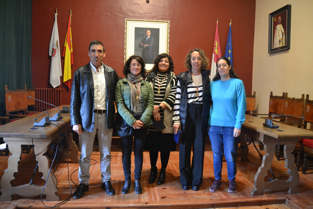 El Ayuntamiento reconoce a los trabajadores con 25 a�os de servicio