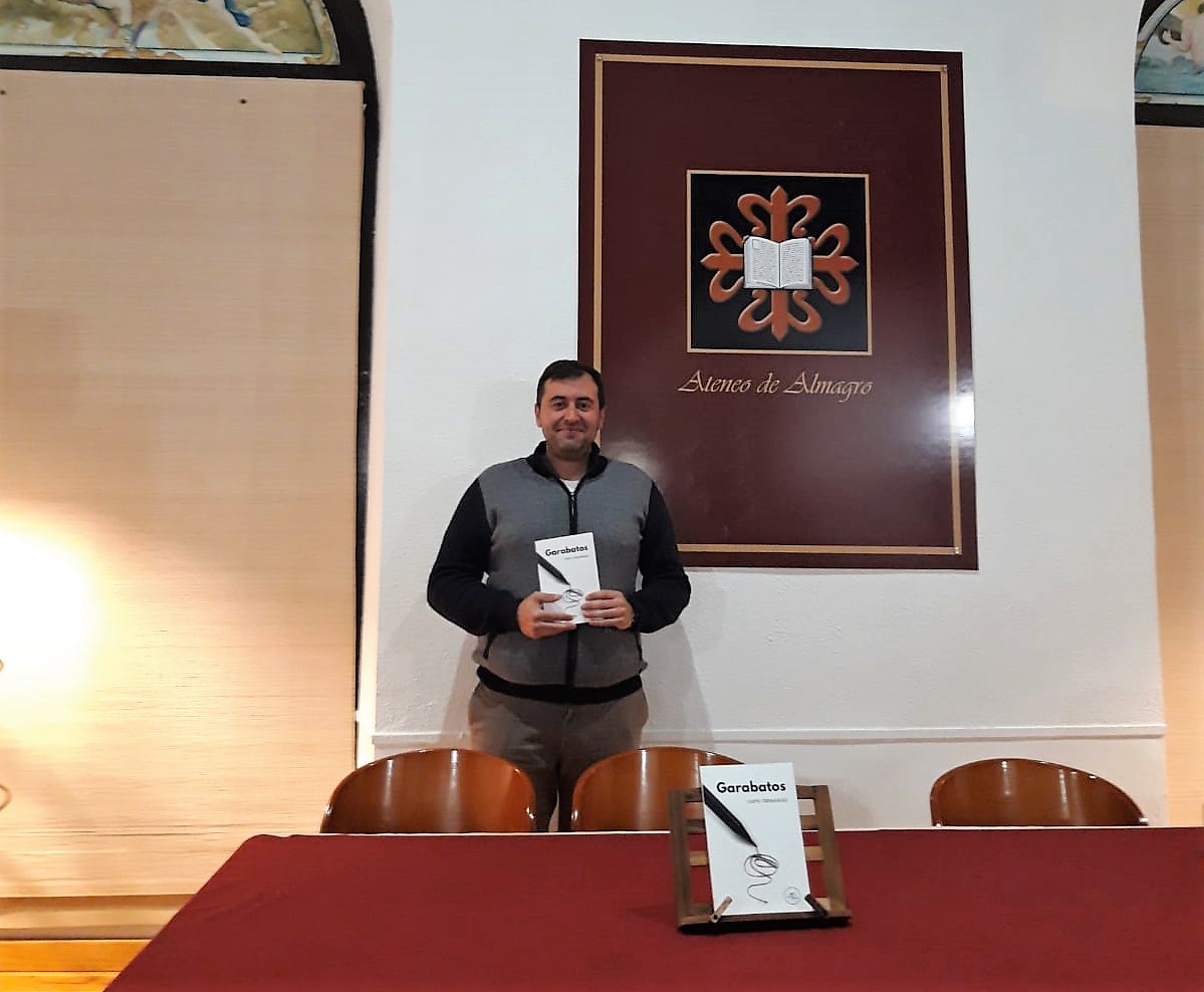 El compositor y creador Justo Fernández presenta su libro de poesía ‘Garabatos’