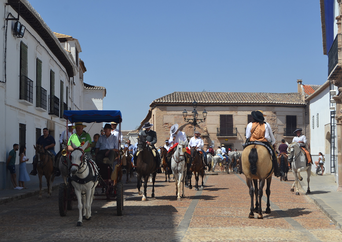 La última mañana de Feria se despide con el pasacalles ecuestre