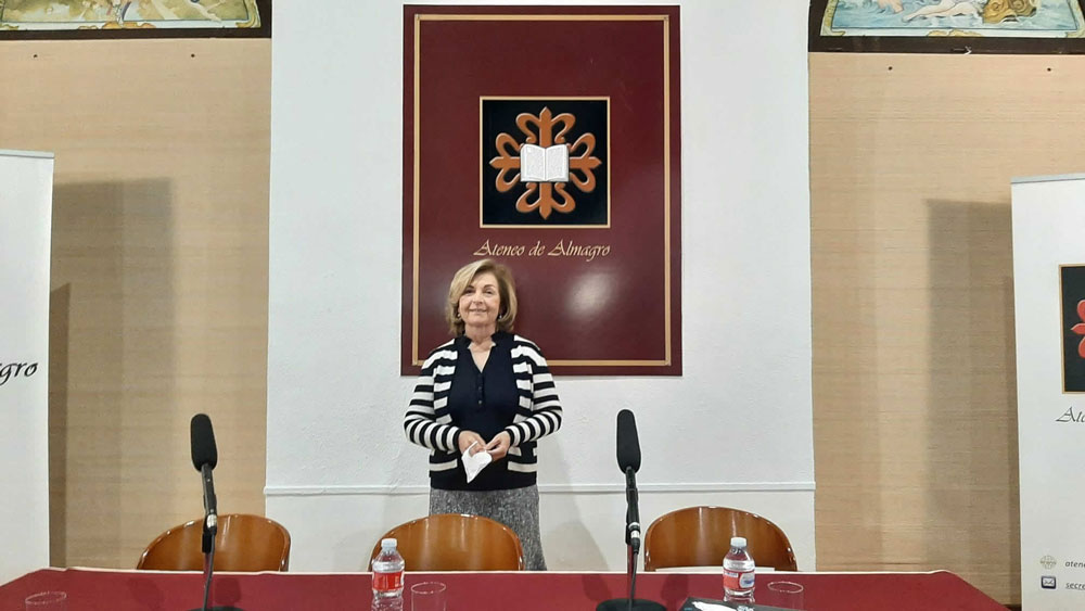 La Catedrática de la UCLM María Isabel Porras aborda de manera exhaustiva el análisis de los tiempos de pandemia en el Ateneo de Almagro.