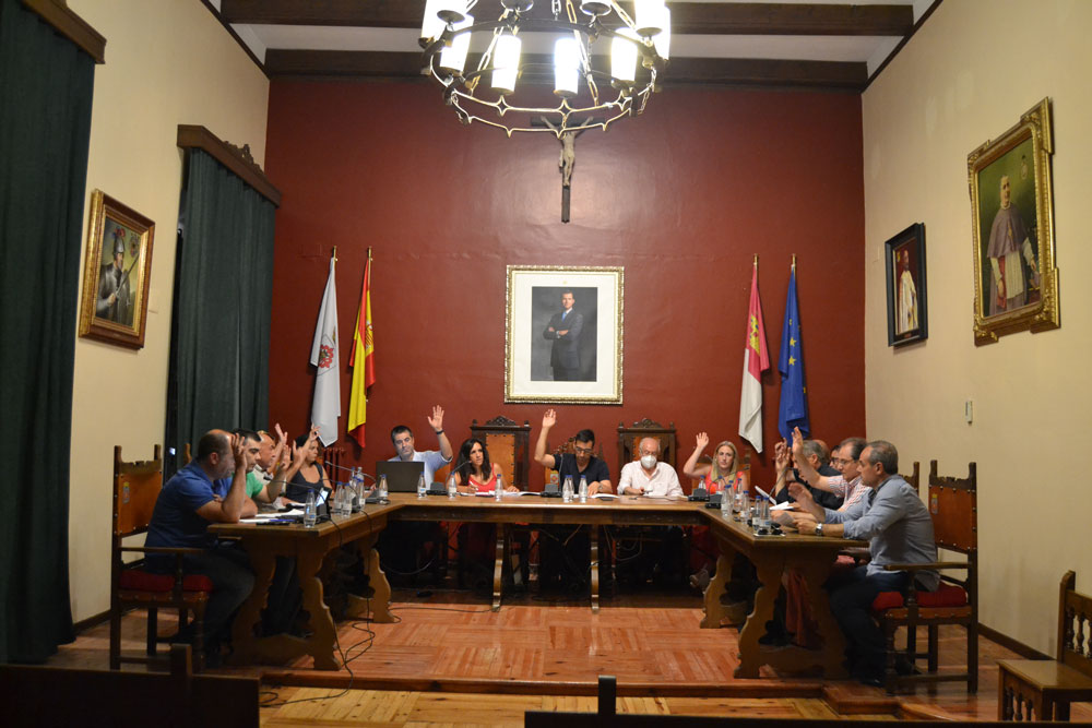 El Pleno aprueba una moción para solicitar a la Diputación la firma de un documento que refleje el compromiso de pago de 400.000 euros por compensación por albergar la planta RSU en Almagro