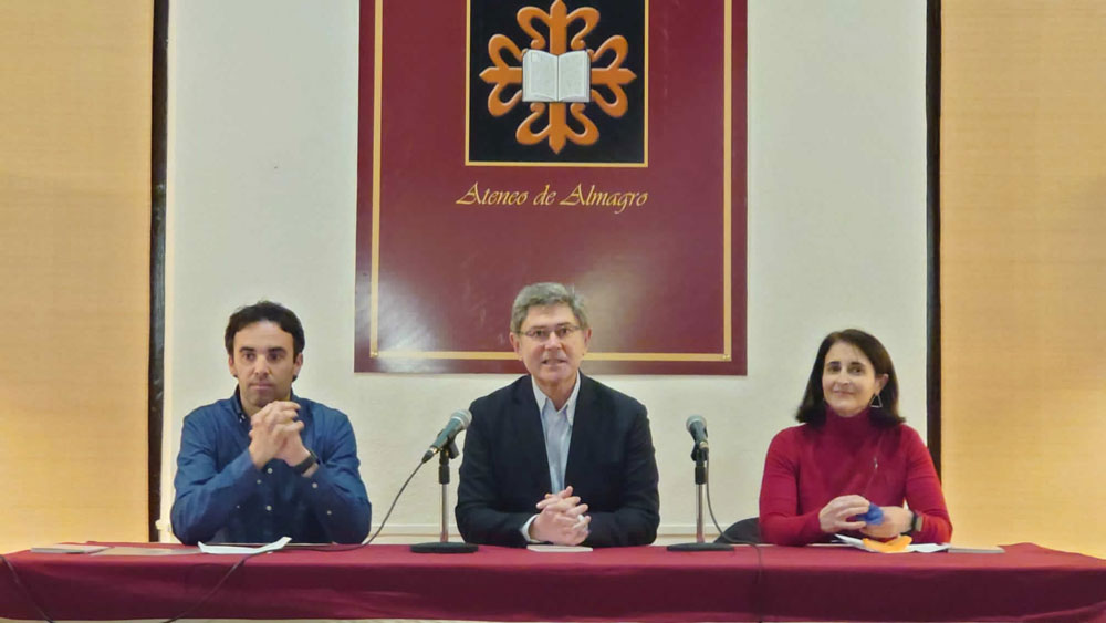 La escritora Elena Felíu presenta su libro de poemas