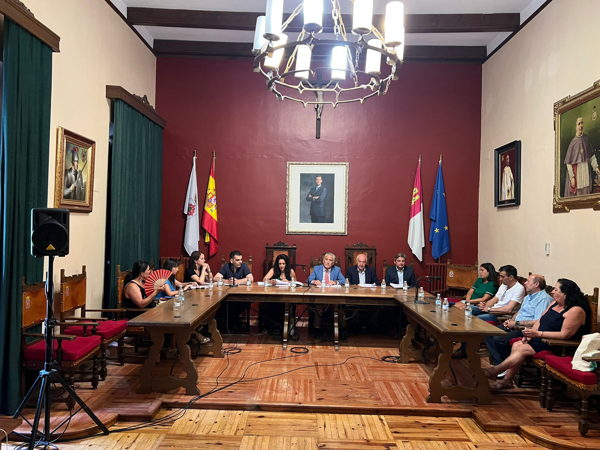 El Ayuntamiento da el paso administrativo definitivo para instalar un helicóptero en la rotonda de salida hacia Bolaños