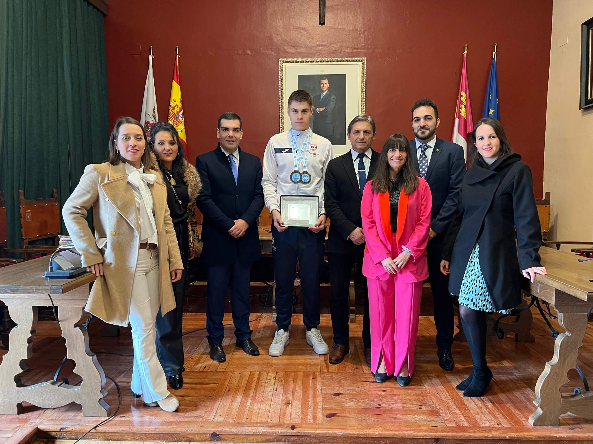 Carlos Lozano Soto recibe el cariño de su pueblo tras conseguir un doble bronce en el campoenato mundial de Kickboxing