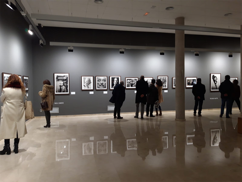 Ruiz Toribio guió a los ateneístas por el museo Cristina García Rodero