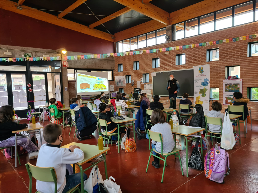 Cerca de 600 escolares del Campo de Calatrava conocerán este mes los beneficios de un desayuno saludable con los productos de Calatrava Sabor”