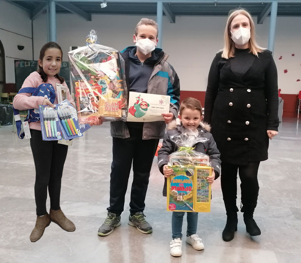 La Concejalía de Infancia entrega los premios a los ganadores del concurso de felicitación navideña