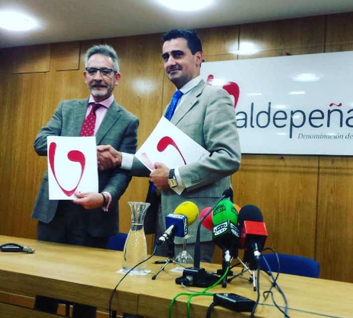 El Festival Internacional de Teatro Clásico y la Denominación de Origen Valdepeñas firman un convenio de colaboración