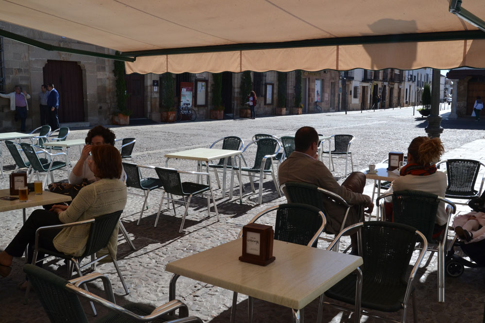 El Gobierno refuerza las ayudas para los aut�nomos y las extiende hasta el 31 de mayo